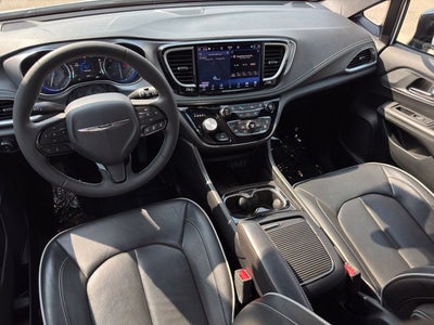 2025 Chrysler Pacifica Limited FWD