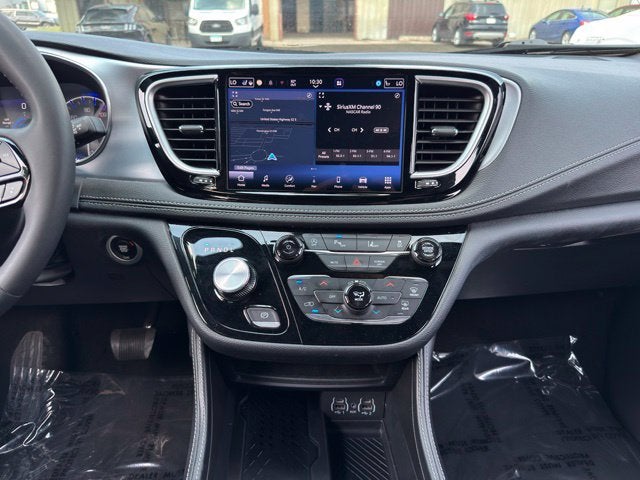 2025 Chrysler Pacifica Limited FWD