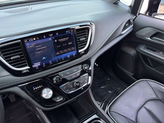 2025 Chrysler Pacifica Limited FWD