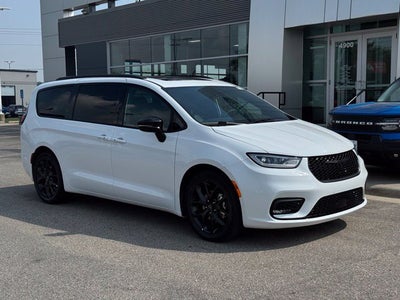 2025 Chrysler Pacifica Limited FWD