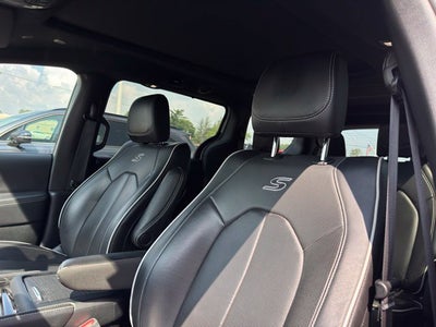 2025 Chrysler Pacifica Limited FWD