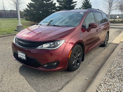 2020 Chrysler Pacifica Hybrid Limited FWD