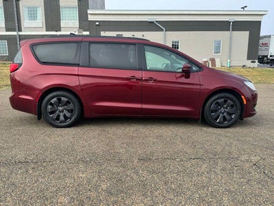 2020 Chrysler Pacifica Hybrid Limited FWD