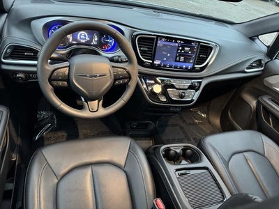 2024 Chrysler Pacifica Hybrid Select FWD