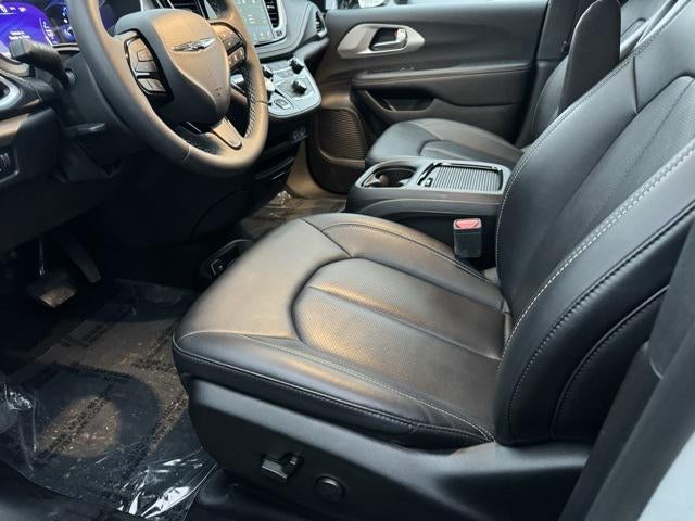 2024 Chrysler Pacifica Hybrid Select FWD