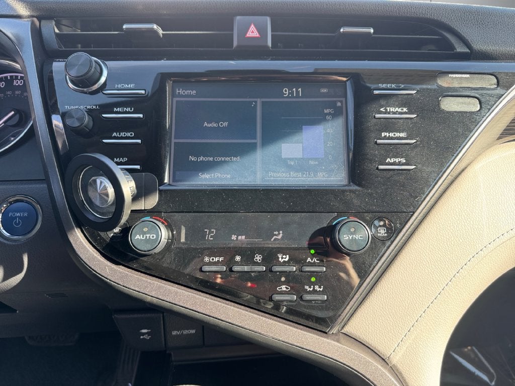 2019 Toyota Camry Hybrid LE FWD