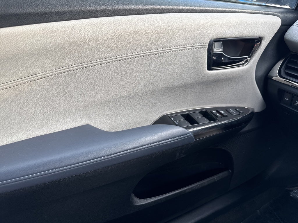 2014 Toyota Avalon XLE FWD