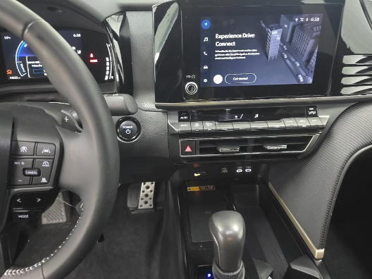 2025 Toyota Camry SE FWD
