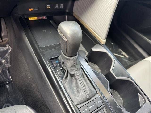 2025 Toyota Camry SE FWD
