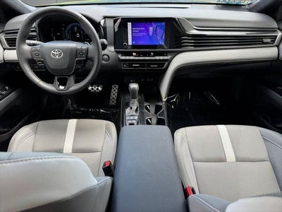2025 Toyota Camry SE FWD