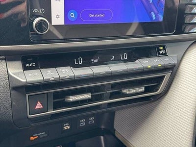 2025 Toyota Camry SE FWD