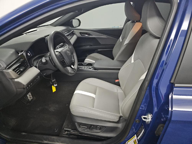 2025 Toyota Camry SE FWD