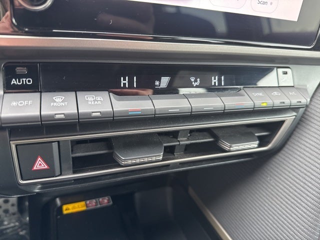 2025 Toyota Camry SE FWD