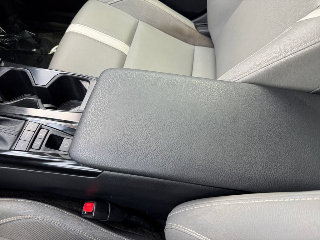 2025 Toyota Camry SE FWD
