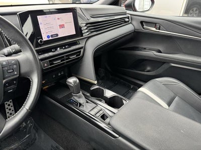 2025 Toyota Camry SE FWD