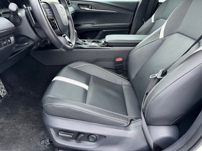 2025 Toyota Camry SE FWD