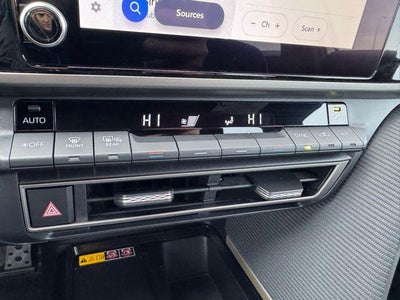 2025 Toyota Camry SE FWD