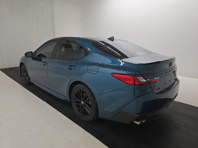 2025 Toyota Camry SE FWD