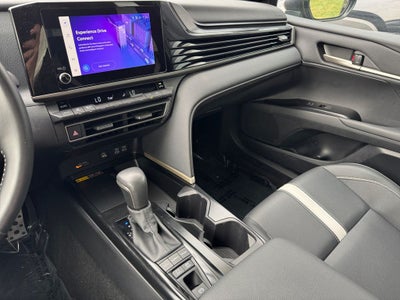 2025 Toyota Camry SE FWD