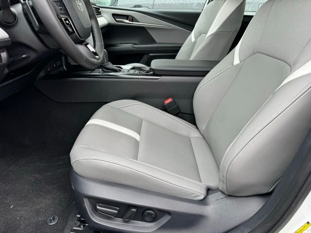 2025 Toyota Camry SE AWD