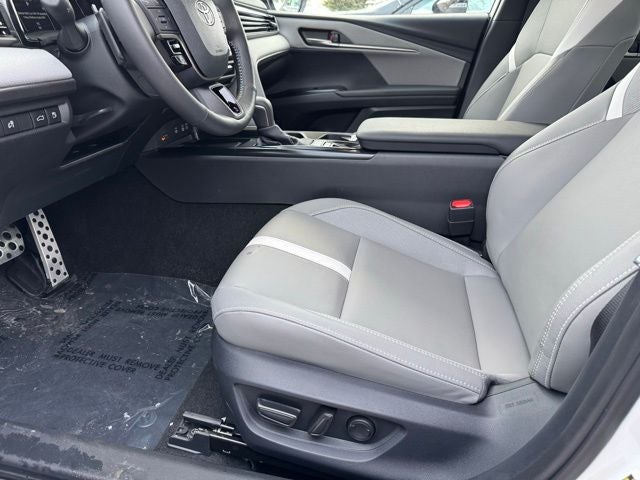 2025 Toyota Camry SE AWD