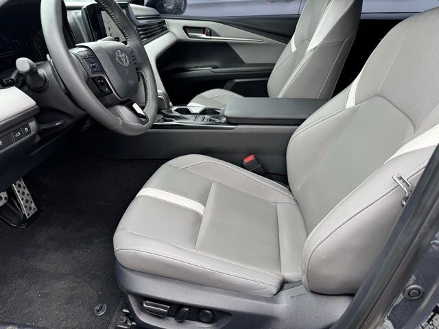 2025 Toyota Camry SE AWD