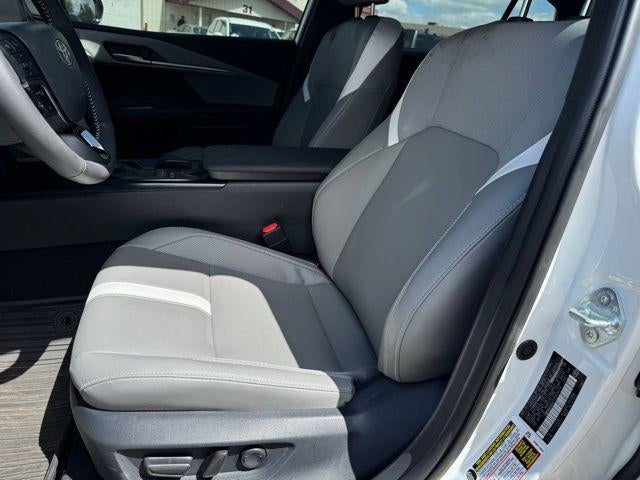 2025 Toyota Camry SE AWD