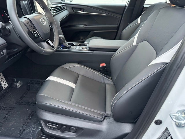 2025 Toyota Camry SE AWD