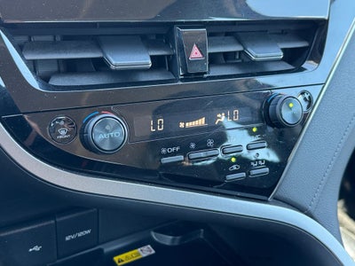 2022 Toyota Camry Hybrid XLE FWD