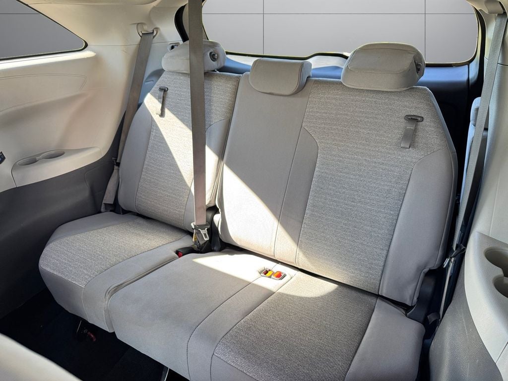 2021 Toyota Sienna LE 8 Passenger