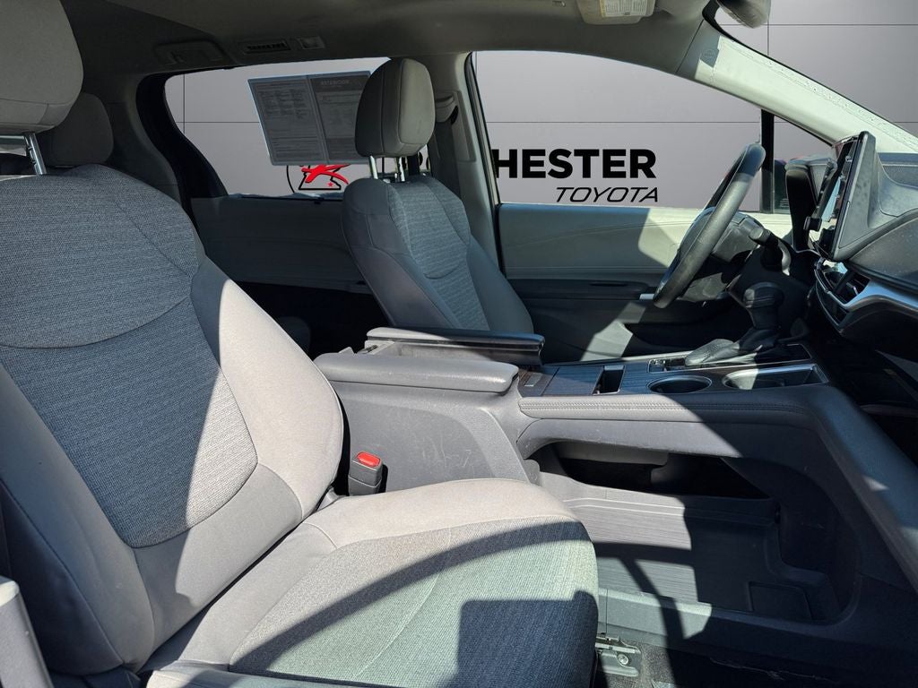 2021 Toyota Sienna LE 8 Passenger