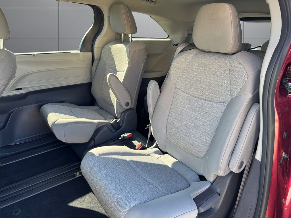 2021 Toyota Sienna LE 8 Passenger