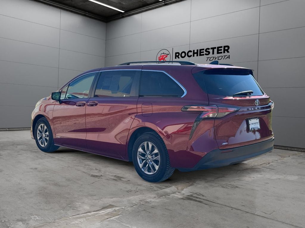 2021 Toyota Sienna LE 8 Passenger