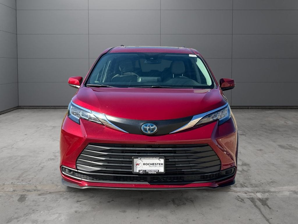 2021 Toyota Sienna LE 8 Passenger