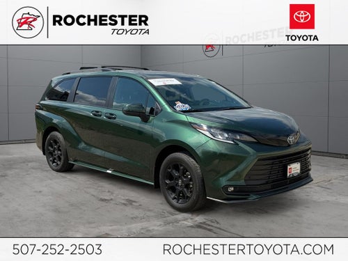 2025 Toyota Sienna Woodland Edition 7 Passenger