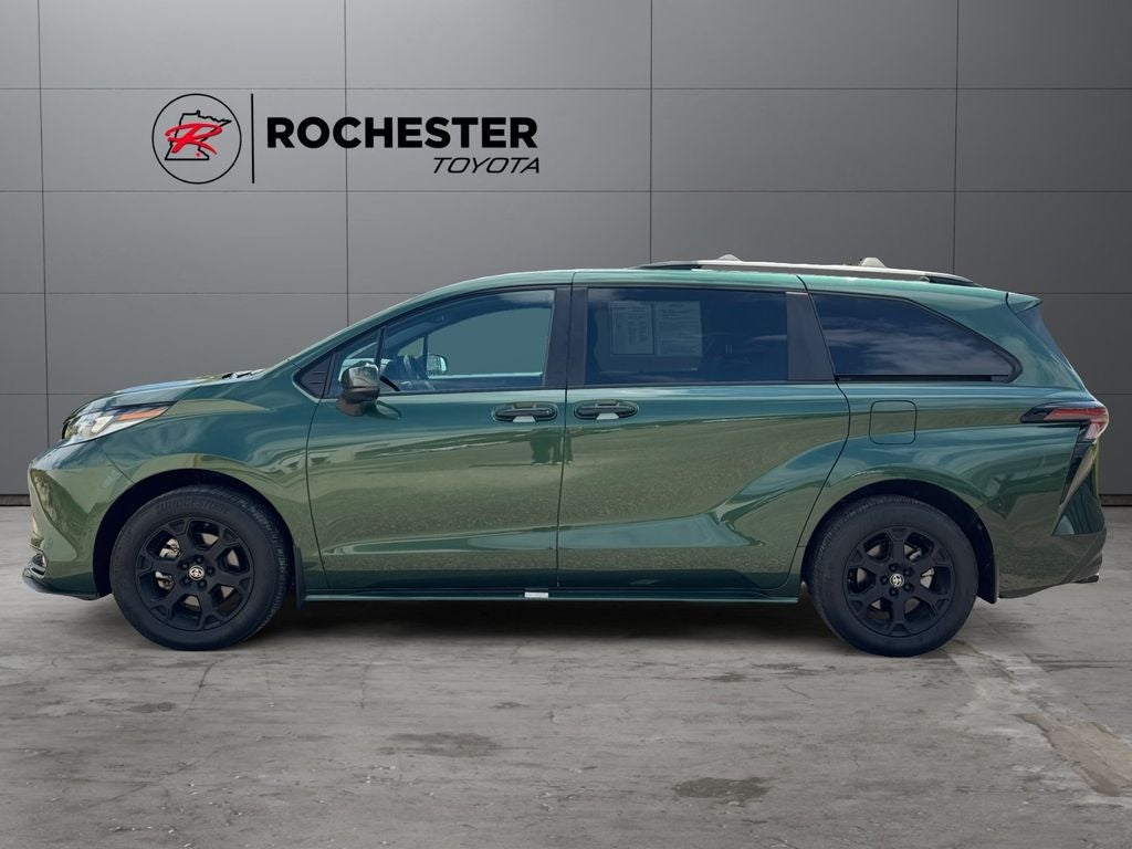 2025 Toyota Sienna Woodland Edition 7 Passenger