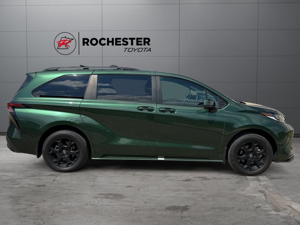 2025 Toyota Sienna Woodland Edition 7 Passenger