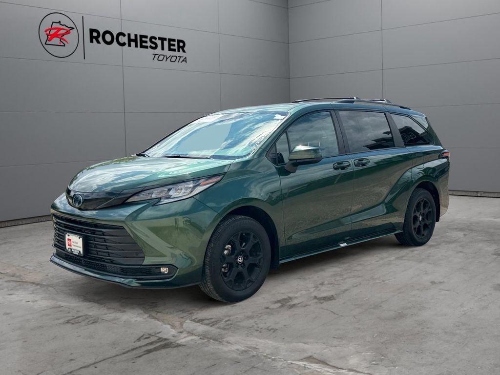2025 Toyota Sienna Woodland Edition 7 Passenger