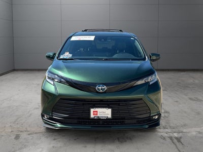 2025 Toyota Sienna Woodland Edition 7 Passenger