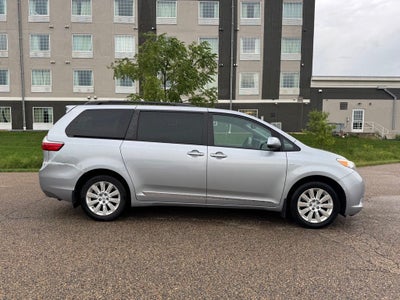 2016 Toyota Sienna XLE 7 Passenger