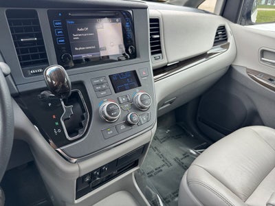 2017 Toyota Sienna XLE Premium 7 Passenger