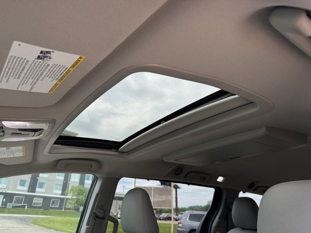 2017 Toyota Sienna XLE Premium 7 Passenger