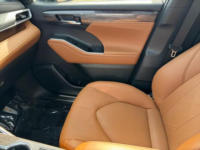 2023 Toyota Highlander Hybrid Platinum AWD