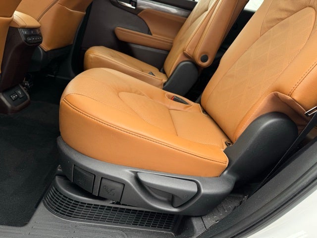 2022 Toyota Highlander Hybrid Platinum AWD