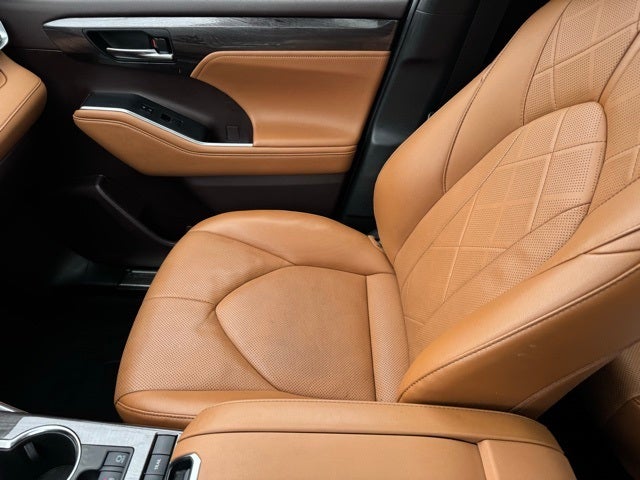 2022 Toyota Highlander Hybrid Platinum AWD