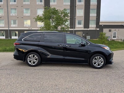 2022 Toyota Sienna Platinum 7 Passenger