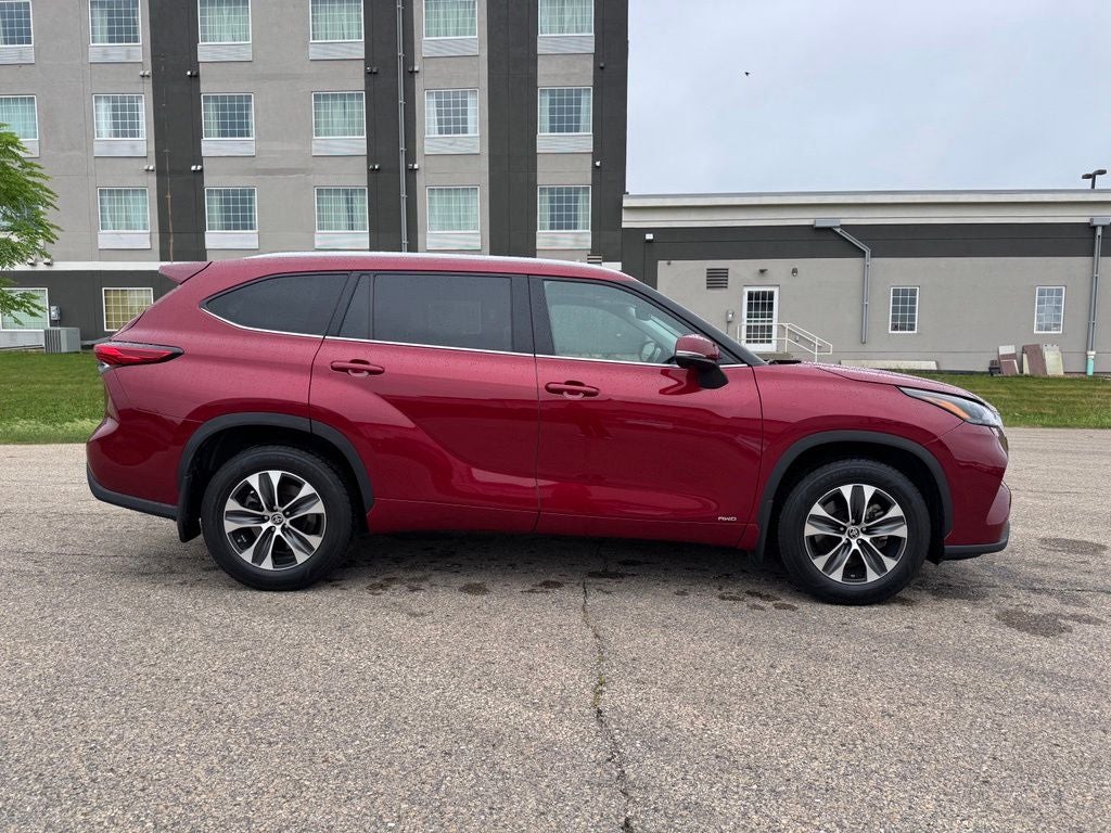 2022 Toyota Highlander Hybrid XLE AWD