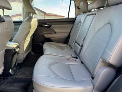 2022 Toyota Highlander Hybrid XLE AWD