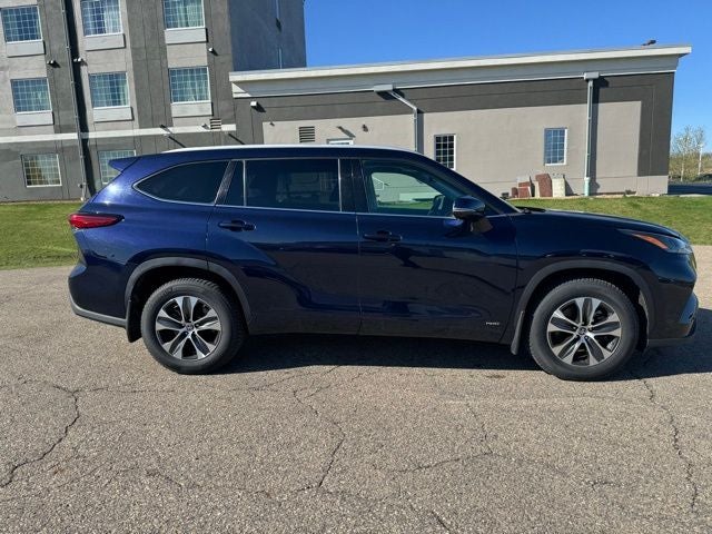 2022 Toyota Highlander Hybrid XLE AWD