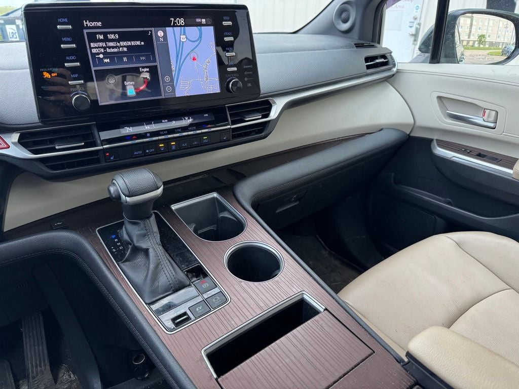 2022 Toyota Sienna XLE 7 Passenger